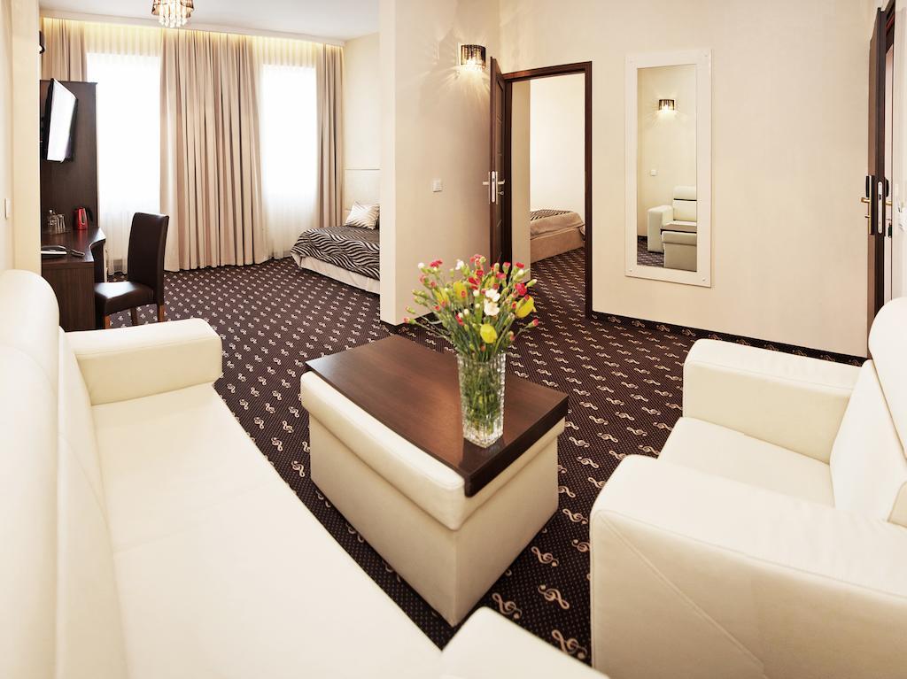 Hotel Fryderyk Nysa Habitación foto