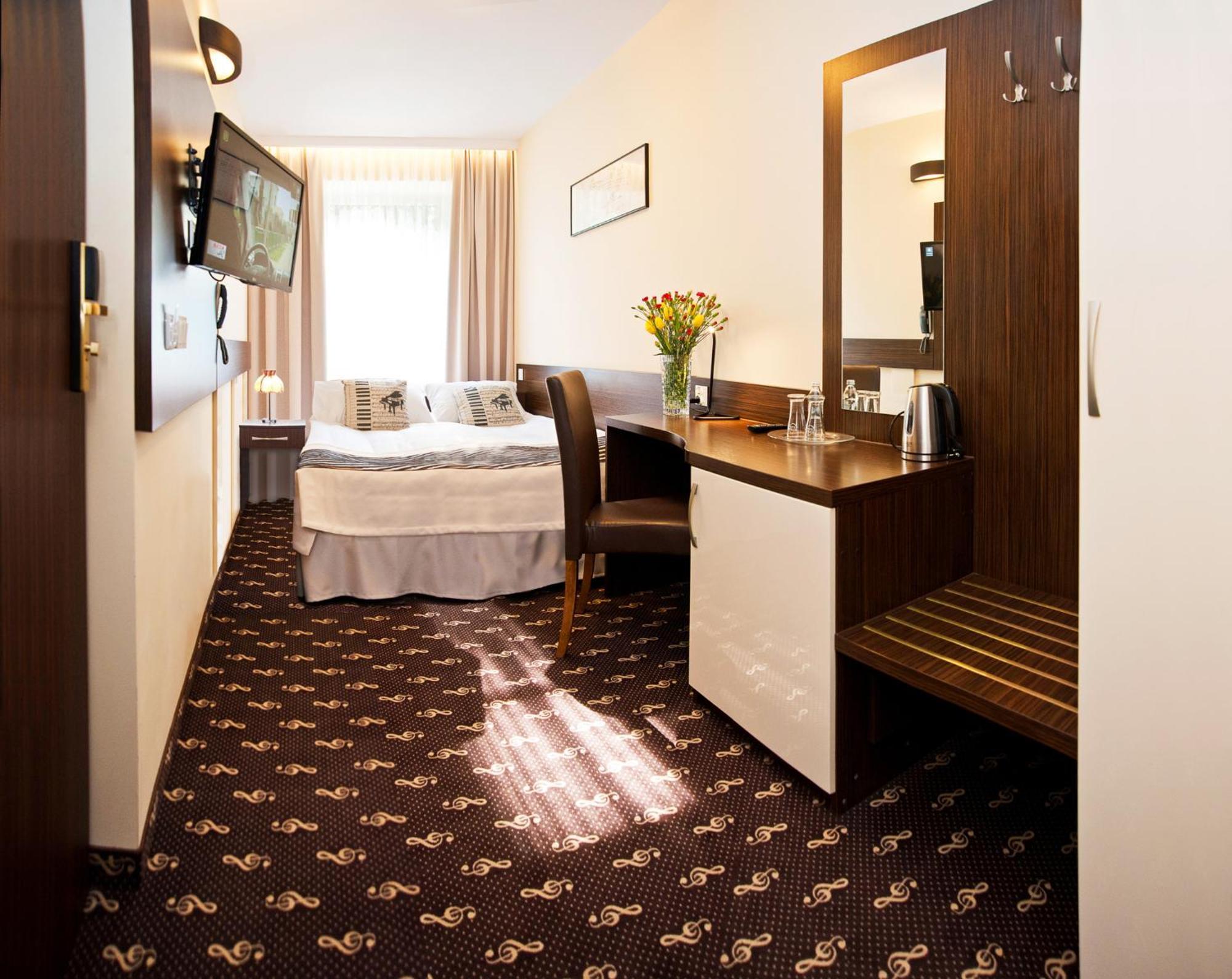 Hotel Fryderyk Nysa Habitación foto